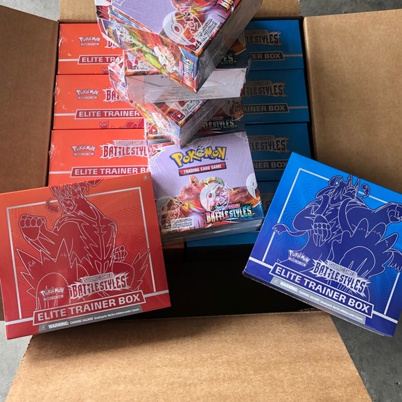 New Pokémon TCG Sword & Shield Battle Styles ETB - Picture 2 of 3